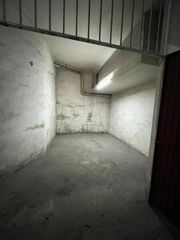 Aparcament cotxe  Calle arcos de la frontera. Amplio garaje cerrado en fátima