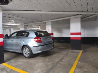 Car parking in Calle Periodista Ramón Resa 6