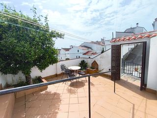 Casa in Calle fuente nueva 14. ** oportunidad única de casa de pueblo haciendo esquina en cazal