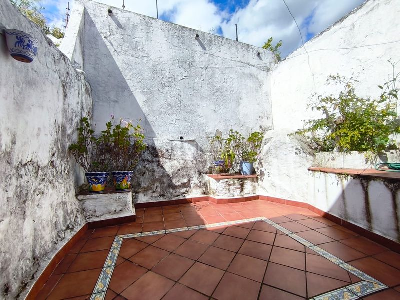 Foto f21cc75e-baaf-43c6-8ffb-5b3f0bc24e30. Casa a calle de velarde 52 a Cazalla de la Sierra