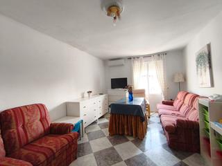 Maison jumelée à Calle de velarde 50. Preciosa casa reformada en cazalla de la sierra con preciosas vi