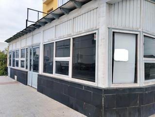 Local Comercial a Estación de Autobuses. Local comercial con terraza de madera