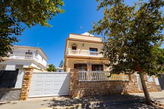 Xalet a La Laguna. Chalet en primeras calidades con piscina climatizada