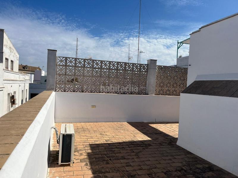 Foto 1e5defc7-db3e-43e4-80a2-57c7f31e53f3. Alquiler piso precioso piso seminuevo con azotea privada y tres habitaciones en Chipiona