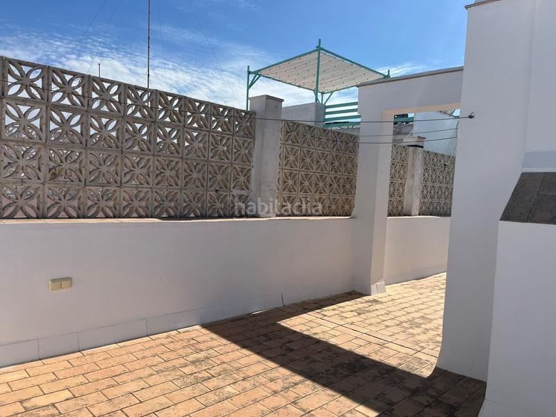 Foto 39adbc7e-358c-486d-a5d5-07de15760166. Alquiler piso precioso piso seminuevo con azotea privada y tres habitaciones en Chipiona