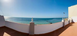 Pis  Manuel bueno castellano. Precioso piso en primera linea de la cruz del mar con garajetras