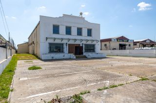Nau industrial  Avenida de sanlúcar de barrameda. Estratégica nave industrialoficinas de 800 m2 en chipiona espaci