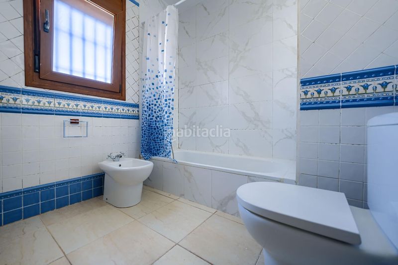 Foto 61eb49d5-5a2c-4626-9084-f4de8f339bd5. Casa aparellada amb calefacció aparcament a Playa de la Regla Chipiona
