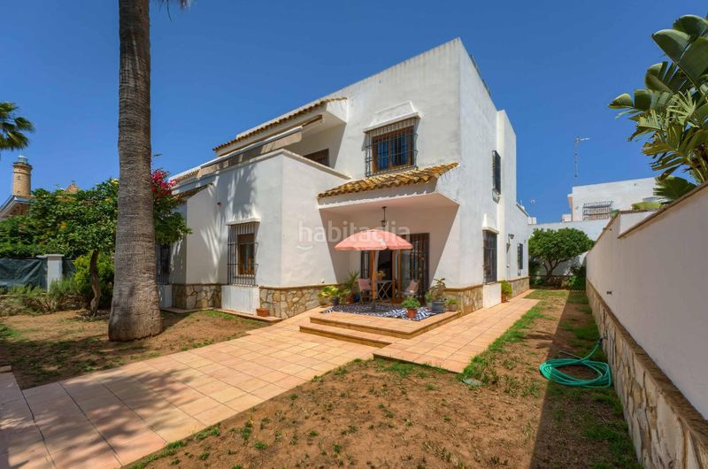 Foto 780a906e-6772-4ff0-9f97-021d27d60d63. Casa aparellada amb calefacció aparcament a Playa de la Regla Chipiona