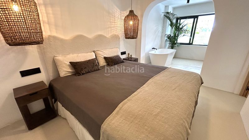 Foto d9c47382-5e60-48f1-a5b4-496e728e79e6. Xalet amb xemeneia calefacció aparcament piscina a Torremolinos