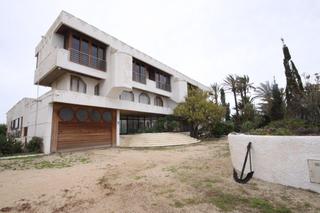 Chalet in Dos Mares. Se trata de un chalet independiente de construcción en 1975 en h