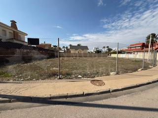 Terreny residencial a Plaza poligono g veneziola 234. Parcela a la venta en el km 5 – la manga