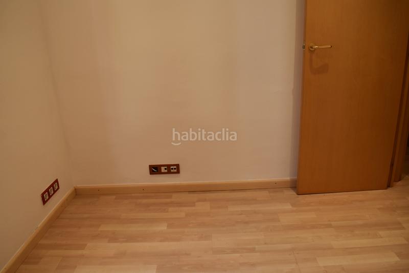 Foto 898223aa-49d3-4118-a711-c53f10baf437. Piso en passatge de caralt 11 piso en venta en zona tranquila y bien comunicada | 80 m² | 2 habitaciones | balcón privado en Santa Coloma de Gramenet