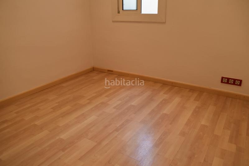Foto b6854174-3833-4ad2-b30a-b13275878e1a. Piso en passatge de caralt 11 piso en venta en zona tranquila y bien comunicada | 80 m² | 2 habitaciones | balcón privado en Santa Coloma de Gramenet