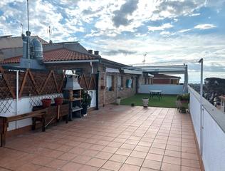 Ático  Carrer josep barges i barba. Ático con terraza y vistas al mar en calafell