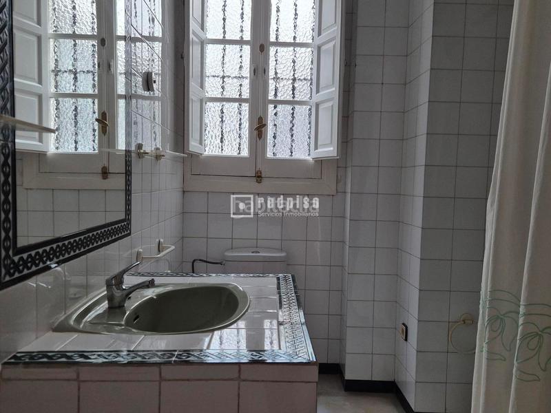 Foto ed7b8cc9-890f-4c2c-89a1-bdeaa68a72a7. Flat with terrace in Los Remedios Sevilla