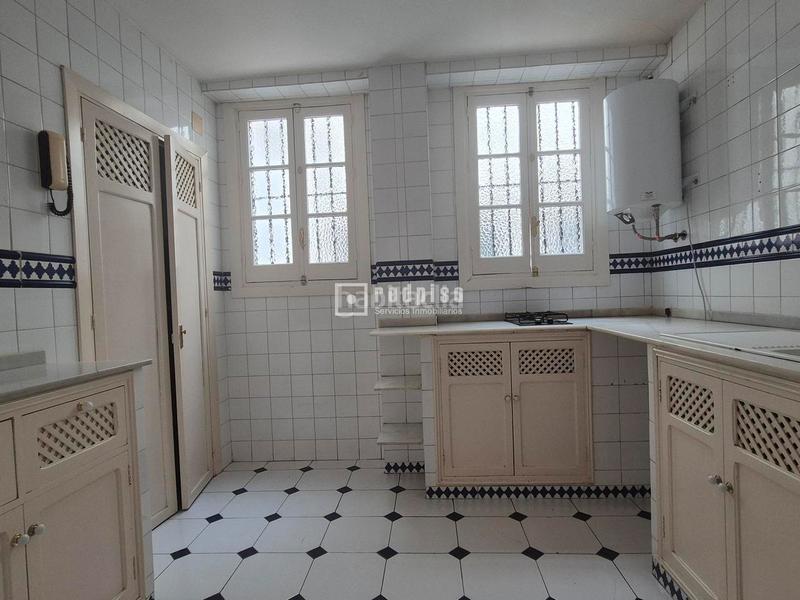Foto f12d3951-424c-48f9-a852-7809c417f363. Flat with terrace in Los Remedios Sevilla