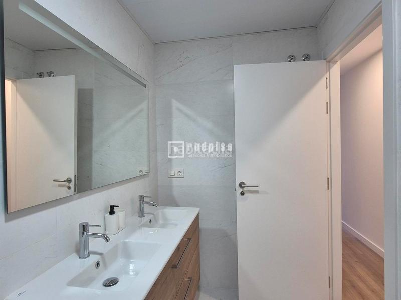 Foto 628344aa-f20a-4268-b736-9b441e31f5f2. Affitto appartamento con riscaldamento parcheggio piscina in Sevilla