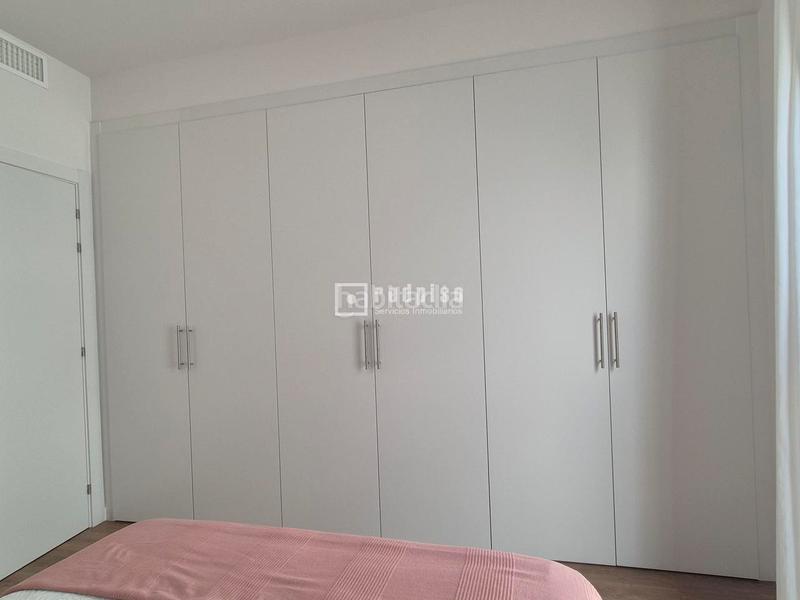 Foto 6507641e-0944-4c1e-98fe-6feae124e49d. Lloguer pis amb calefacció aparcament piscina a Los Remedios Sevilla