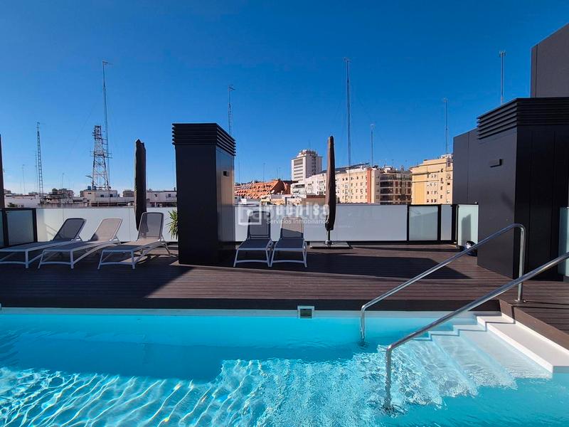 Foto ba68174c-a052-4074-93de-c73f0ae63e48. Lloguer pis amb calefacció aparcament piscina a Los Remedios Sevilla