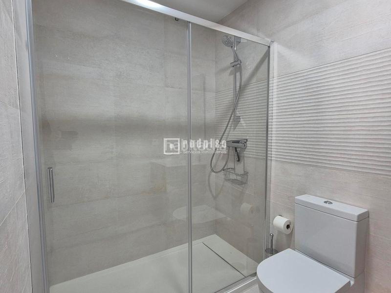 Foto d1fe72f1-e2e2-4245-97de-c236ab57c94d. Lloguer pis amb calefacció aparcament piscina a Los Remedios Sevilla