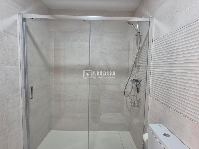 Foto 26ac4e43-1d54-40f0-a7a3-e1eac43a655f. Location appartement avec chauffage parking piscine dans Sevilla