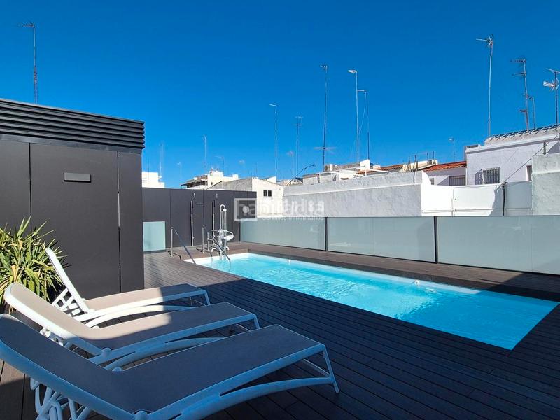 Foto dc2b15a4-586a-4c54-b6d1-6038bfa145d3. Location appartement avec chauffage parking piscine dans Sevilla