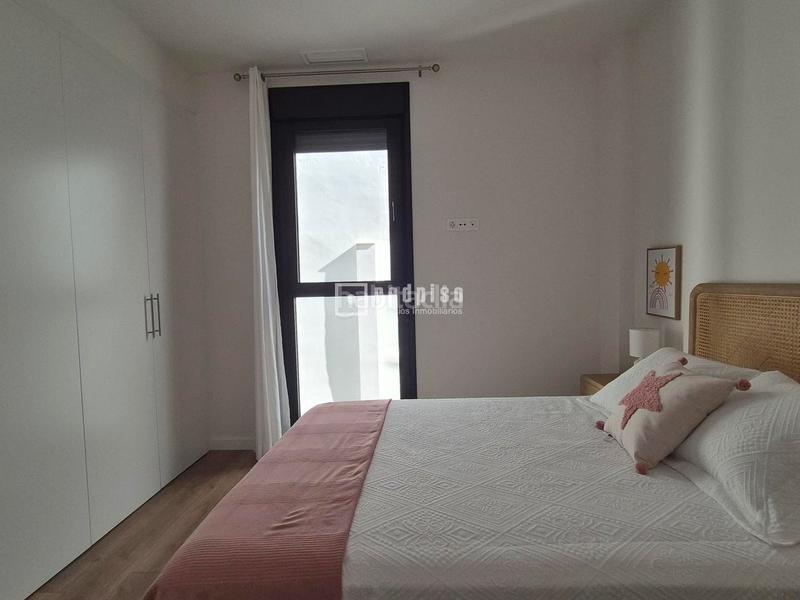 Foto 09f8ff97-a37d-4c56-a828-40e64b28685b. Miete etagenwohnung mit heizung parking pool in Los Remedios Sevilla