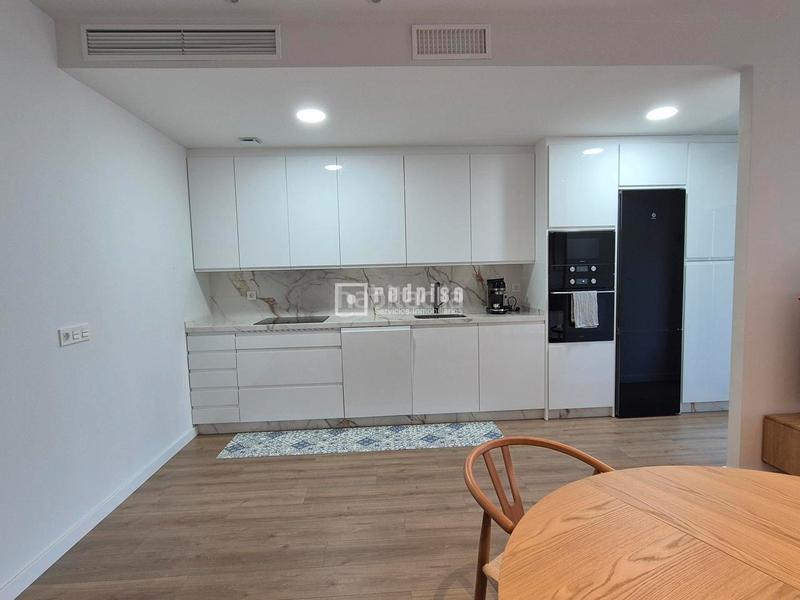 Foto 7e29421c-2e49-40aa-887f-9583197aae94. Miete etagenwohnung mit heizung parking pool in Los Remedios Sevilla