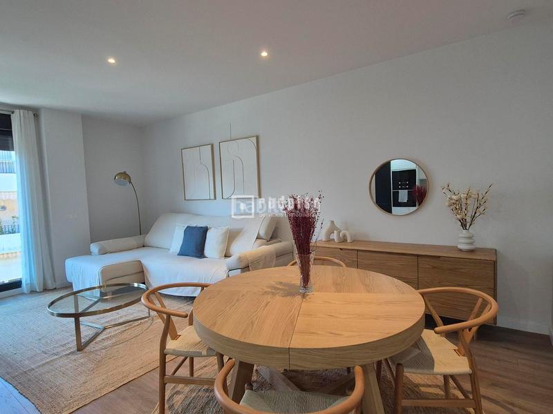 Foto aa6f3e93-a870-49e0-87bc-f58302516a44. Miete etagenwohnung mit heizung parking pool in Los Remedios Sevilla