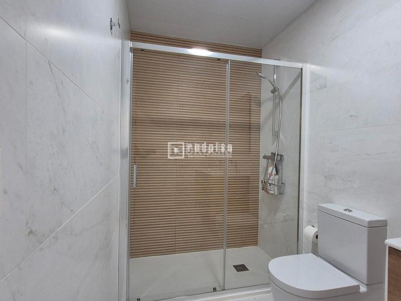 Foto cf401e23-3ed4-4523-a67a-7159544e2bbe. Miete etagenwohnung mit heizung parking pool in Los Remedios Sevilla