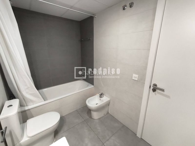 Foto 3f9004aa-ac66-4639-ac2f-97c5b8c7e557. Lloguer pis amb calefacció aparcament piscina a zona nueva Camas - marcelino camacho Camas