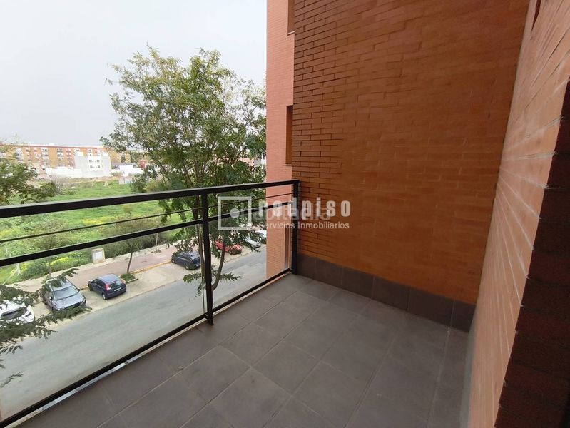 Foto 478bae4d-9378-4f0f-977b-39ddbb95c8ca. Lloguer pis amb calefacció aparcament piscina a zona nueva Camas - marcelino camacho Camas