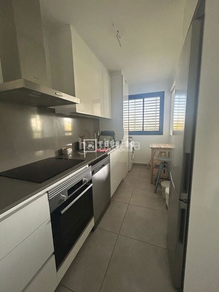 Foto 8b4505eb-5dff-4350-aef6-1d56c21e1e51. Lloguer pis amb calefacció aparcament piscina a zona nueva Camas - marcelino camacho Camas