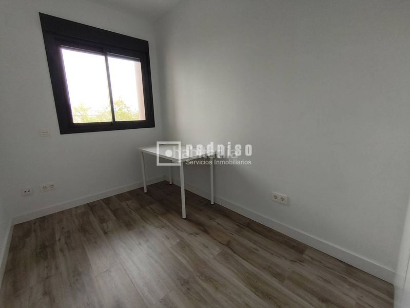 Foto e4274ae7-1d62-4f25-a0ea-b79110b23f9a. Lloguer pis amb calefacció aparcament piscina a zona nueva Camas - marcelino camacho Camas