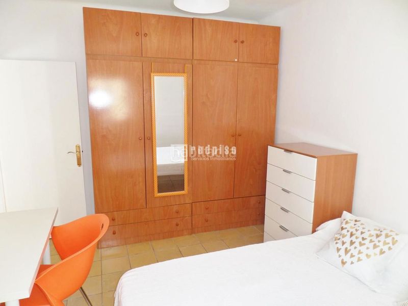 Foto 5af01dd1-4342-44cf-b69c-9a77889c21e8. Rent flat in Los Remedios Sevilla