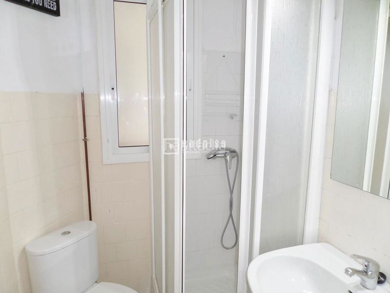 Foto f3c36c3b-575c-48a3-b405-3388768b05dd. Rent flat in Los Remedios Sevilla