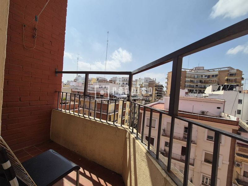 Foto a31fa1b8-55eb-4abc-acf4-f24793680557. Piso en Los Remedios Sevilla