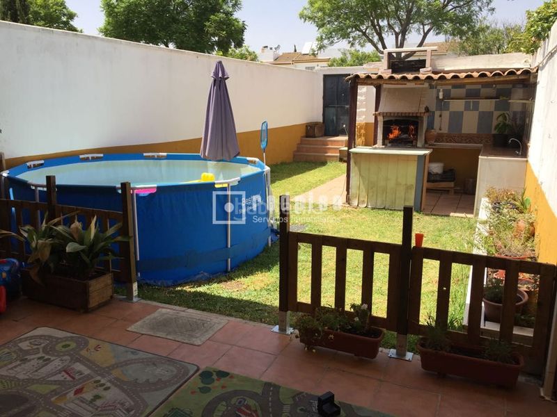 Foto 707d5d25-d069-44b9-905e-28b4075b6d94. Casa con parcheggio in Centro Bormujos