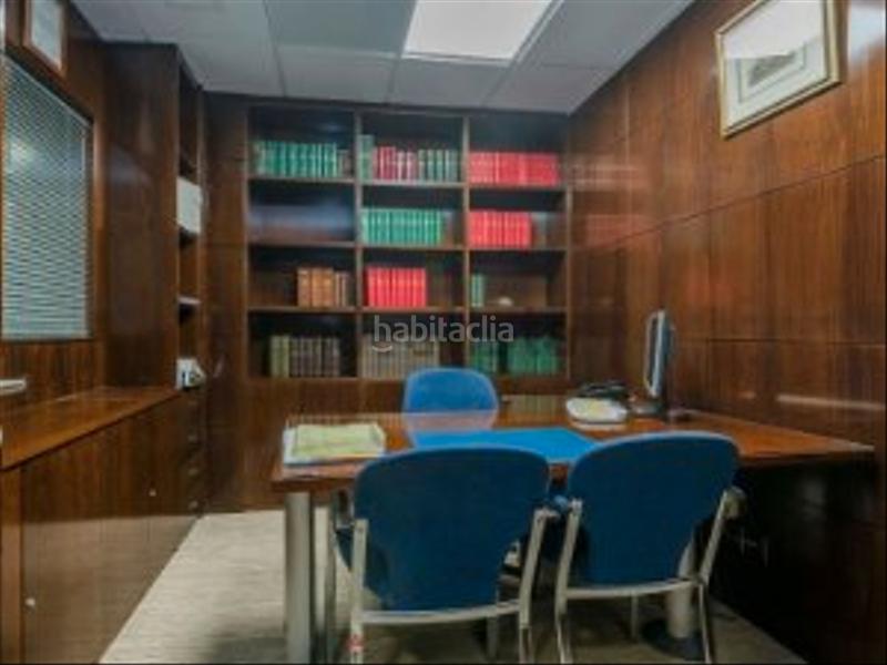 Foto a933b613-aa8b-43a8-86e1-4caeedd1fc6f. Oficina en Sant Ramon - Maternitat Barcelona