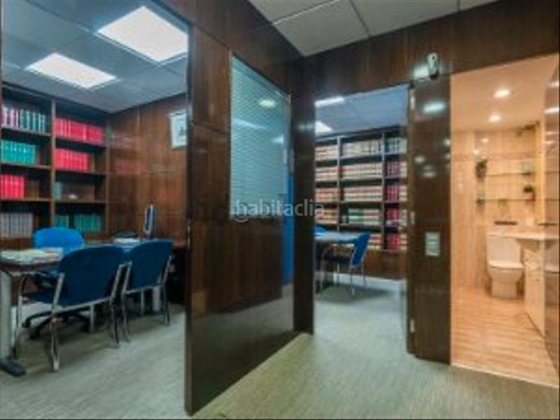 Foto ea4674f3-6bc7-4943-9510-e4cf3dca0a1f. Oficina en Sant Ramon - Maternitat Barcelona