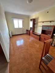 Piso  Carrer del doctor mart� juli�. Junto parada de metro santa eulalia
