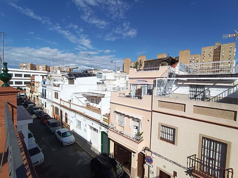 Foto 05bef685-a7ac-4bd7-840d-9948cd0a2683. Casa amb aparcament a Triana Este Sevilla