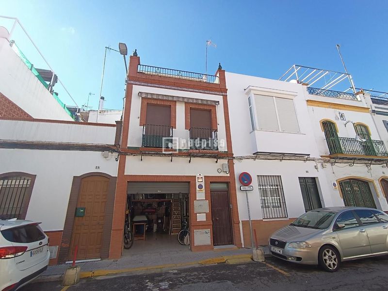 Foto 1d687079-8b7f-42be-9ab2-bbb66033fba4. Casa amb aparcament a Triana Este Sevilla