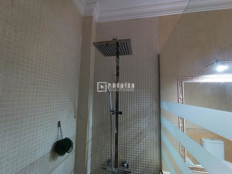 Foto 3d34723a-1d4f-441e-acc6-4746340a984b. Casa amb aparcament a Triana Este Sevilla