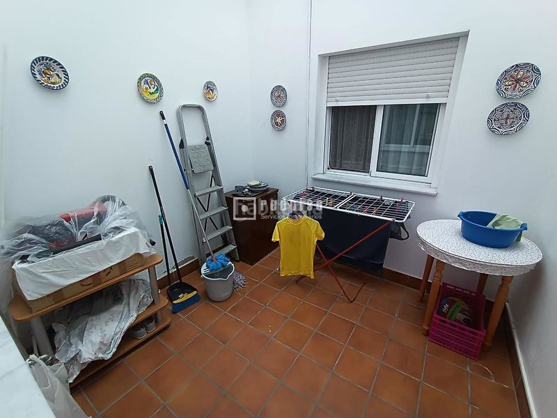 Foto 3fd68dea-9184-4a07-be05-0938f3dc03ad. Casa amb aparcament a Triana Este Sevilla