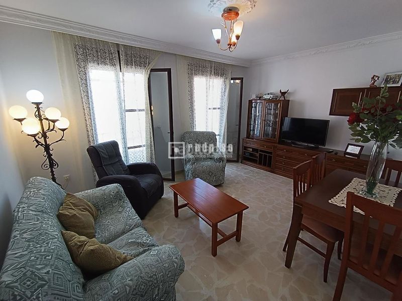 Foto 461572f1-24d8-455b-84f9-fb0bf37e57c9. Casa amb aparcament a Triana Este Sevilla