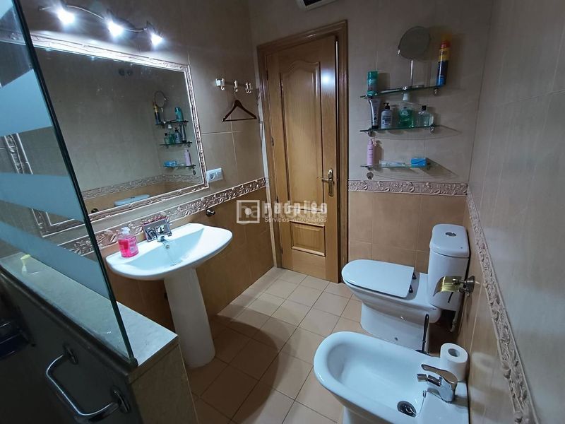 Foto 4c41c143-0cba-48b7-80d3-28b6b9c7655e. Casa amb aparcament a Triana Este Sevilla