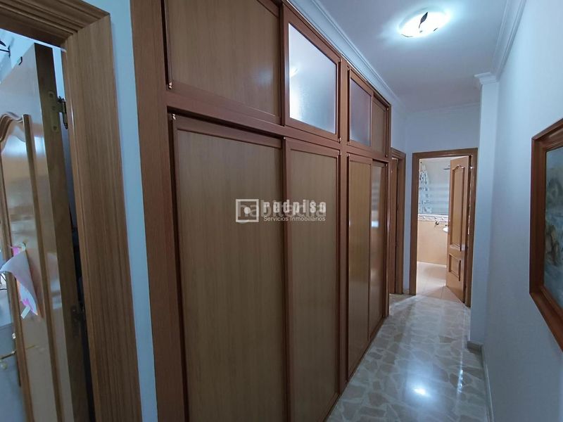 Foto 5eb52fc6-4672-42a3-aaf4-7664ac1769d0. Casa amb aparcament a Triana Este Sevilla