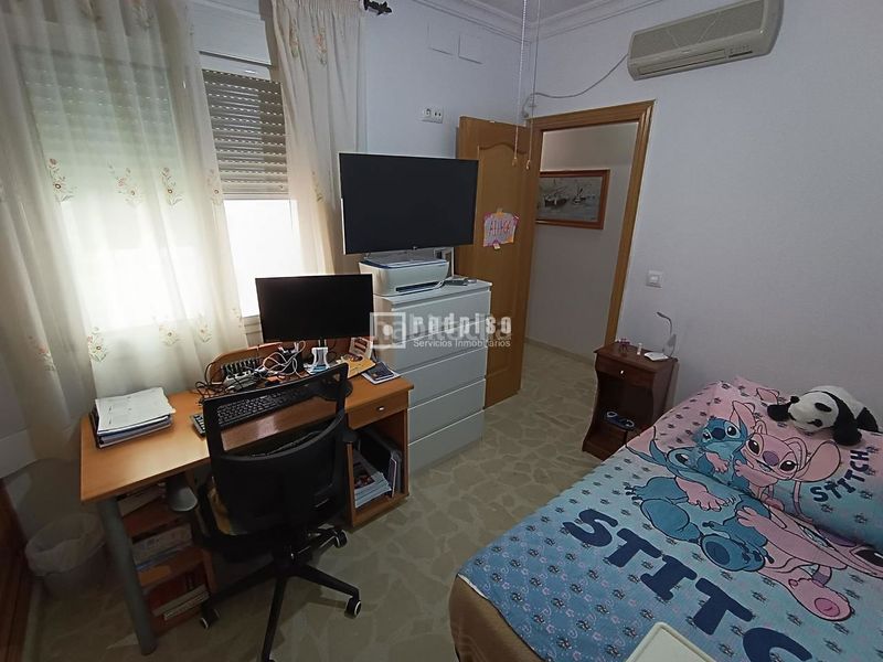Foto 658a47b5-869e-43cb-9139-86433c996f1b. Casa amb aparcament a Triana Este Sevilla